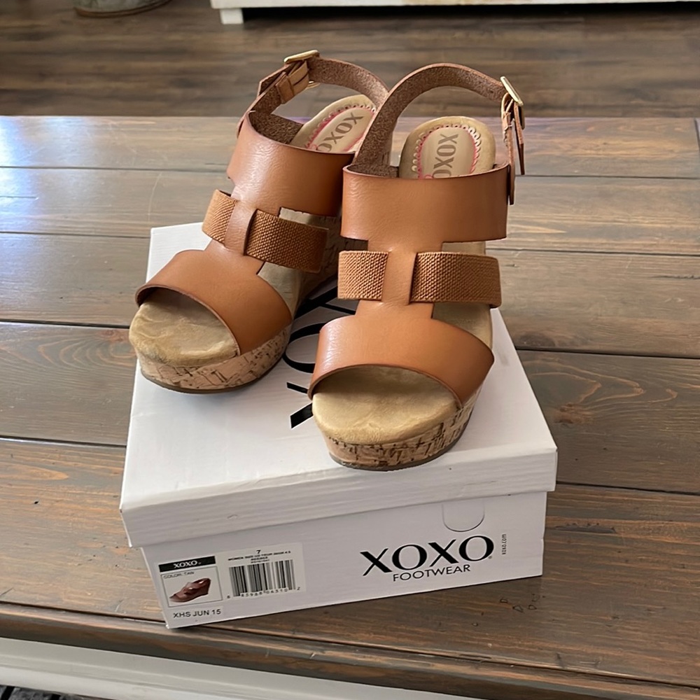 XOXO Beebee tan platform wedge sandals size 7